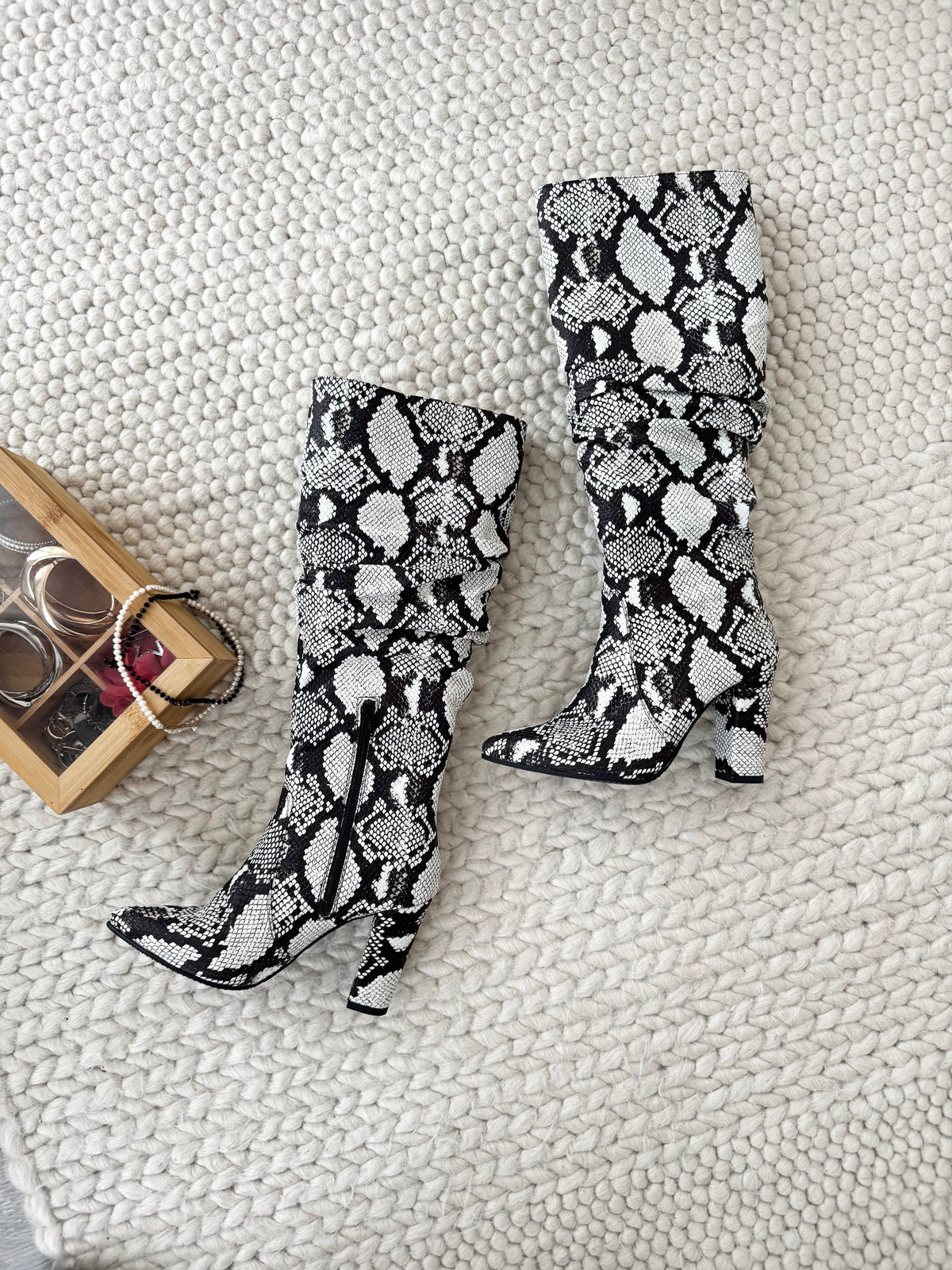 Cizme Just for You Sarpe Alb Negru