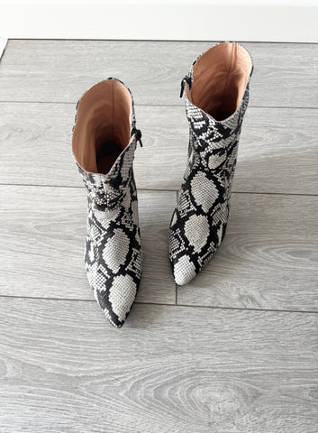 Botine damă din piele naturală snake – cu toc subțire și design plisat Fine and Raw