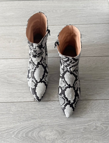 Botine damă din piele naturală snake – cu toc subțire și design plisat Fine and Raw