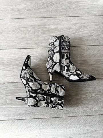Botine damă din piele naturală snake – cu toc subțire și design plisat Fine and Raw
