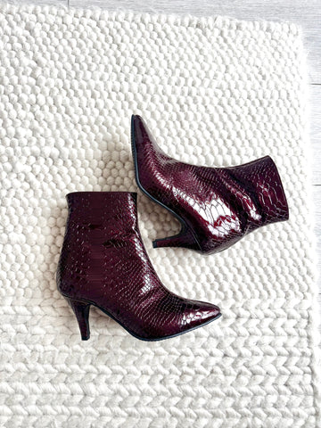 Ghete damă din piele naturală  – Grena croco, cu toc subțire elegant Be Grateful