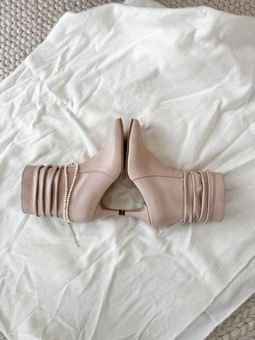 Botine damă din piele naturala nude – cu toc subțire și design plisat Fine and Raw