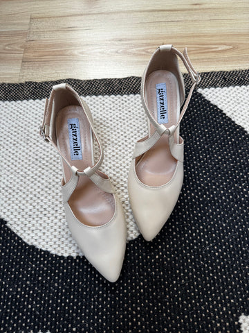 Pantofi Strike a Pose Crem