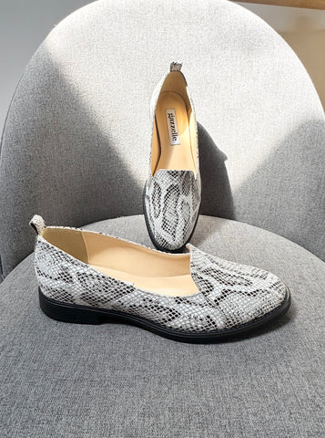 Mocasini Little Sweet Kiss Sarpe Alb Negru
