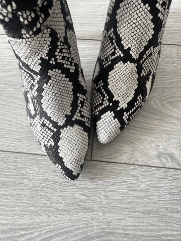 Botine damă din piele naturală snake – cu toc subțire și design plisat Fine and Raw