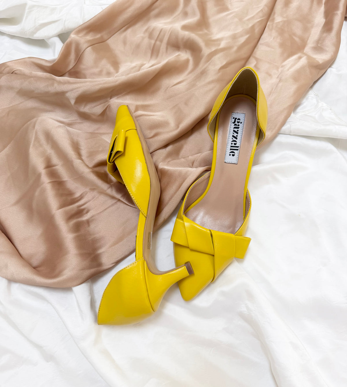 Pantofi damă din piele naturală – Galbena, cu toc subțire și fundă elegantă Smile and Love