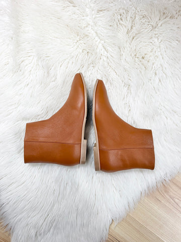 NEW Ghetute damă din piele naturală cu varf ascutit si talpă joasă Camel Fashion Love