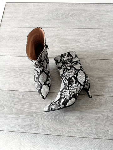 Botine damă din piele naturală snake – cu toc subțire și design plisat Fine and Raw