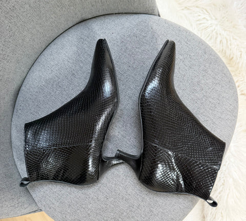 Botine damă din piele naturală – Negru sarpe, cu toc subțire și vârf ascuțit Simple