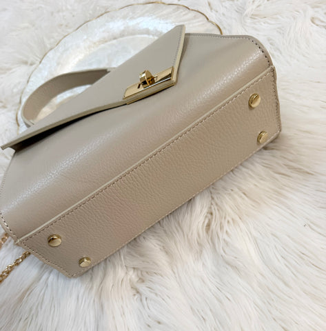 NEW Geantă damă bej din piele naturală – Poșetă elegantă cu lanț auriu și mâner Pure Love