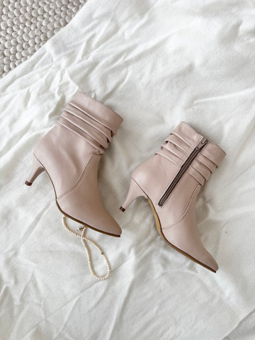 Botine damă din piele naturala nude – cu toc subțire și design plisat Fine and Raw