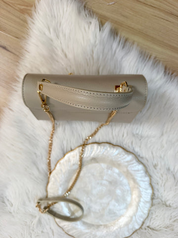 NEW Geantă damă bej din piele naturală – Poșetă elegantă cu lanț auriu și mâner Pure Love