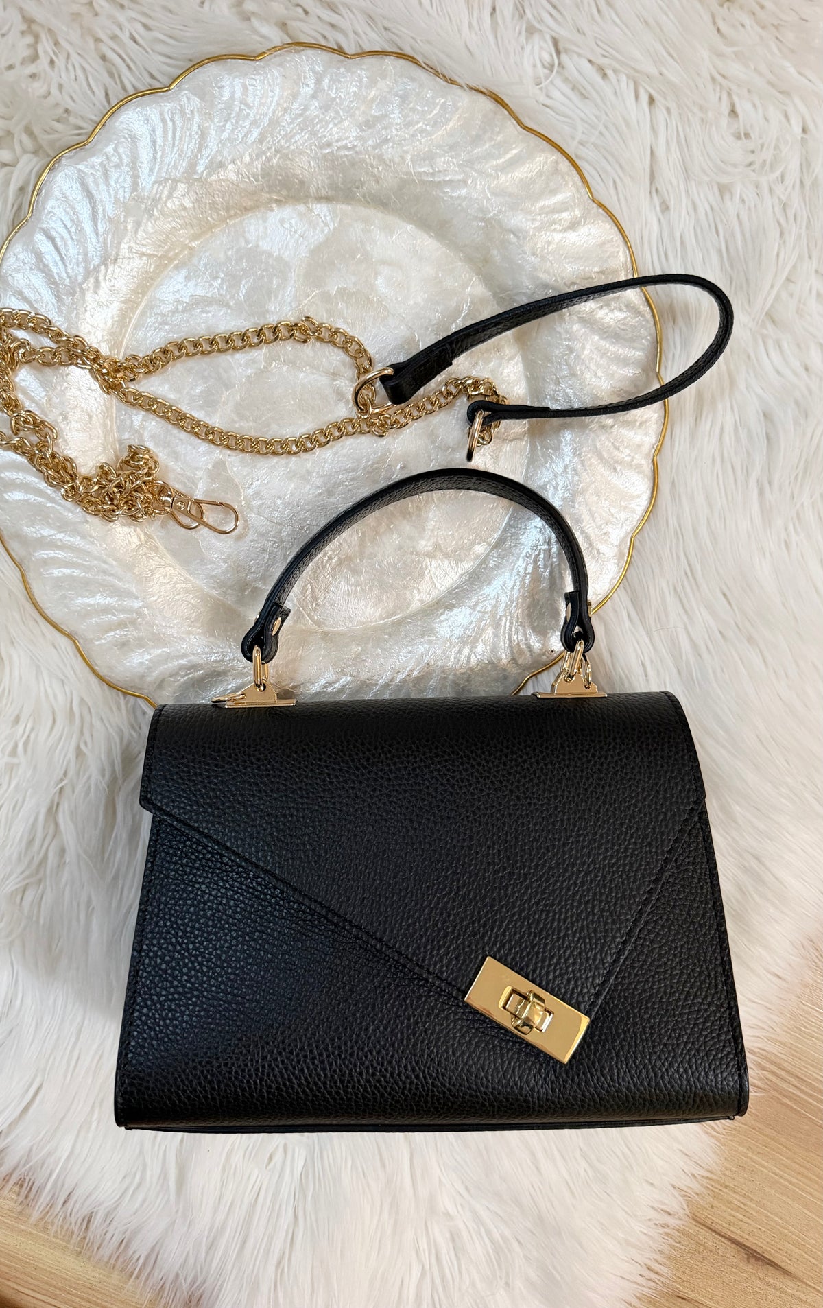 NEW Geantă damă neagra din piele naturală – Poșetă elegantă cu lanț auriu și mâner Pure Love
